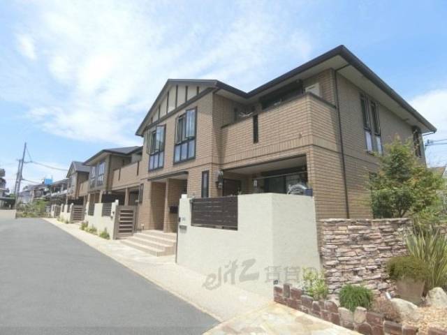 エストリヴィエール外観写真1