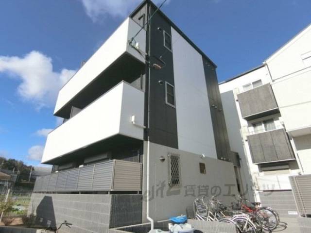 ロイヤルワン中穂茨木外観写真1