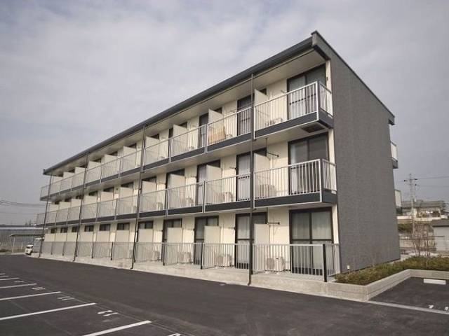 レオパレスグランドゥール外観写真1