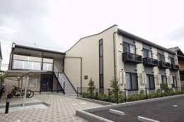 レオパレスカリオストロ外観写真