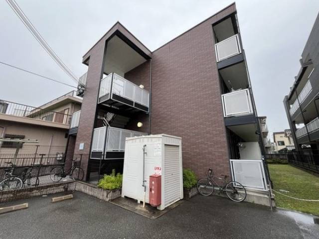 レオパレスミント千里外観写真1