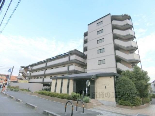 フロレアール・ジーア外観写真1