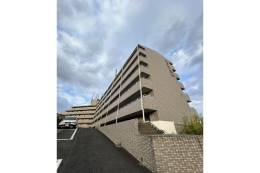 Gran Pino 春日(プランツ緑地)外観写真