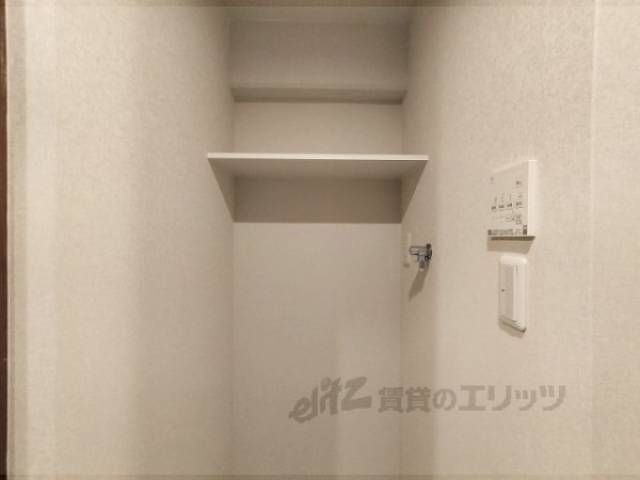 収納　洗濯機上