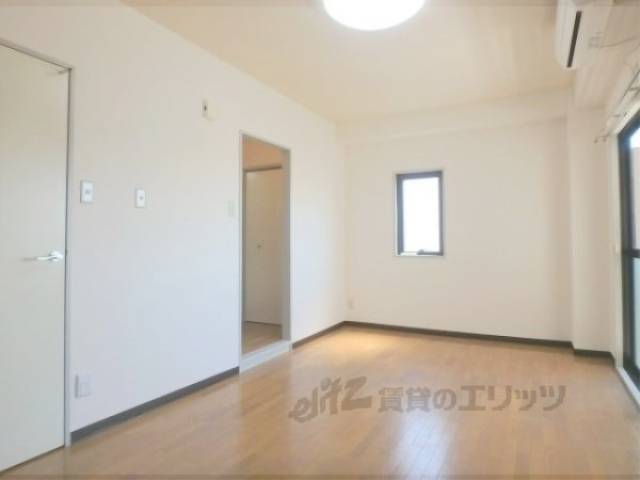 洋室　南向きで日当たり良好です