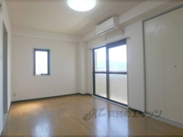 洗濯機置場　洗濯機が扉で隠せちゃいます