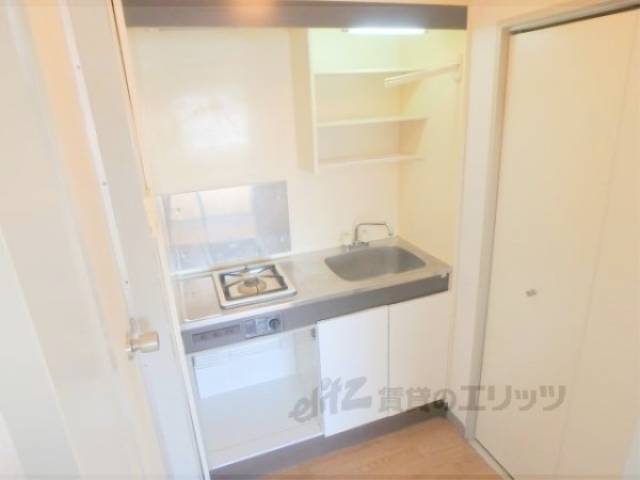 キッチン　まな板をおくスペースもあり料理も楽々