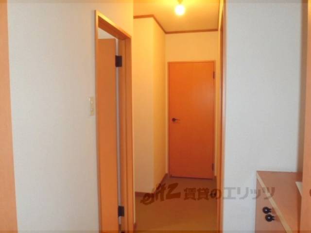 廊下　玄関から