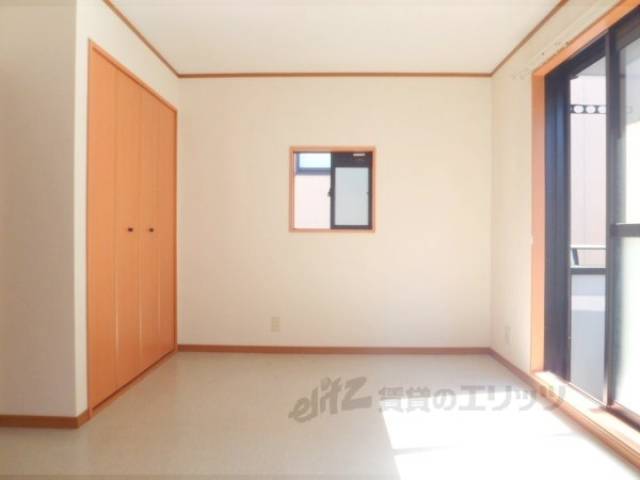 洋室　グレーの床材です