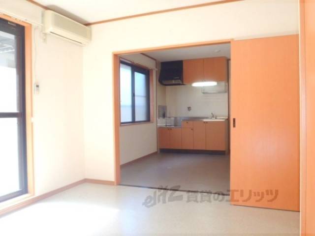 洋室　ドアはスライド式です