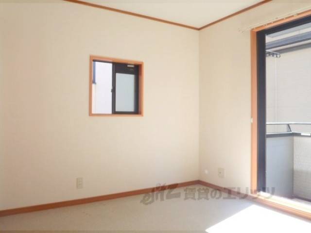 洋室　窓があります