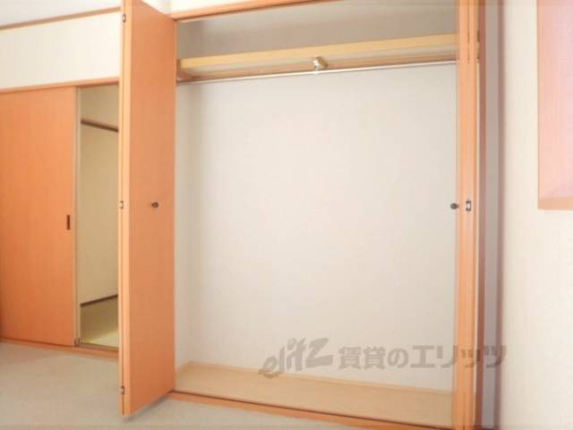 収納　ハンガー掛けあり