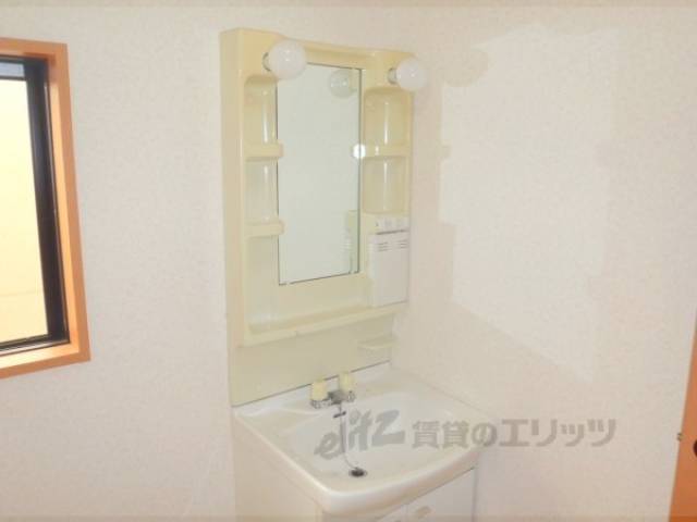 洗面所　独立洗面台です