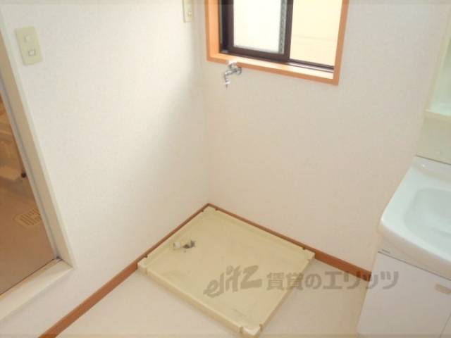 洗濯機置場　窓が付いています