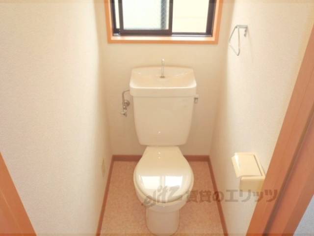 トイレ　窓付いています