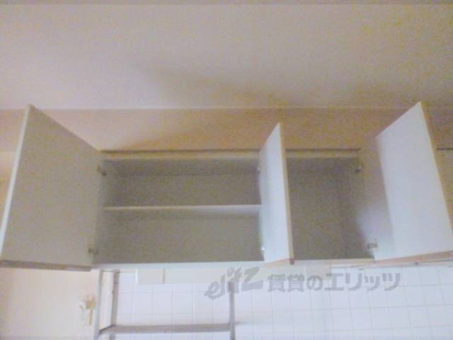 キッチン　収納棚の上部
