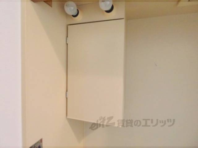 キッチン　上部収納