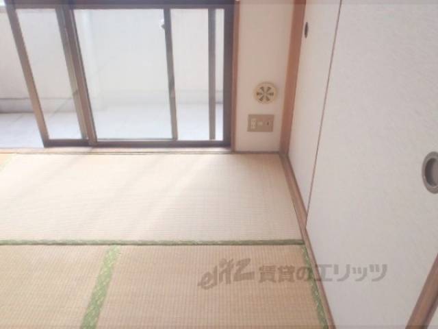 和室　コンセント