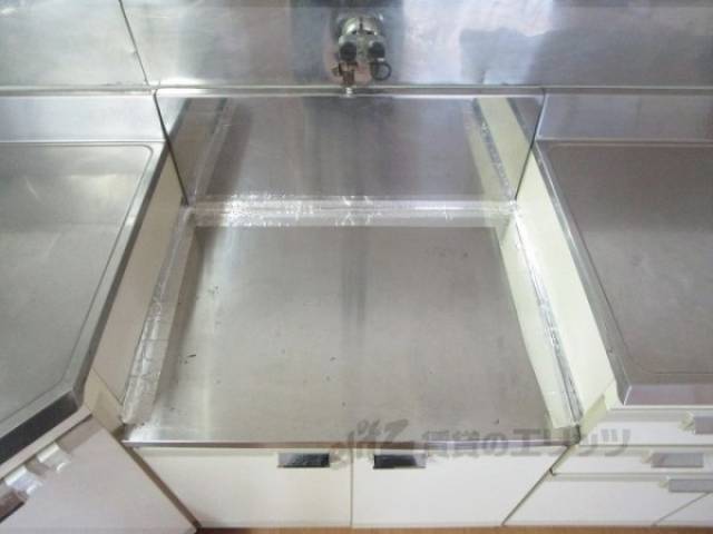キッチン　コンロ置き場