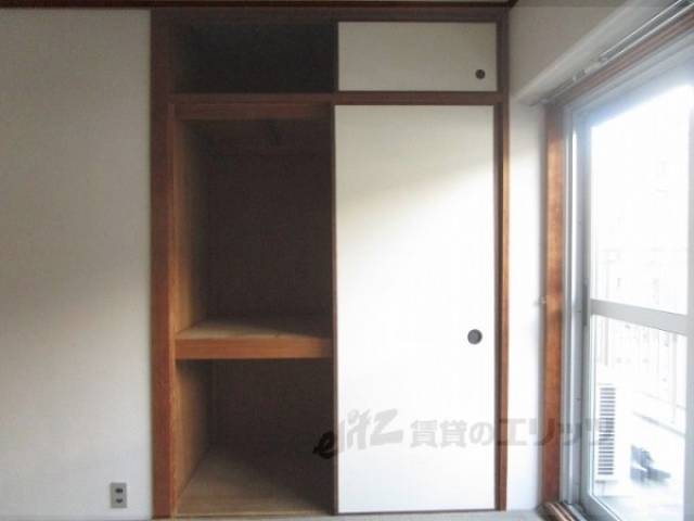 収納　6帖の洋室
