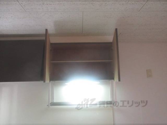 キッチン　上部収納