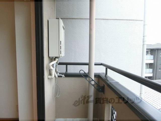 ベランダ　窓