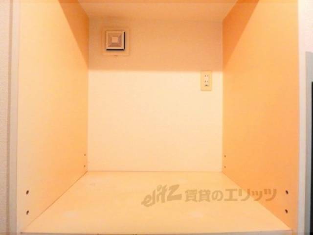 収納　洗濯機上