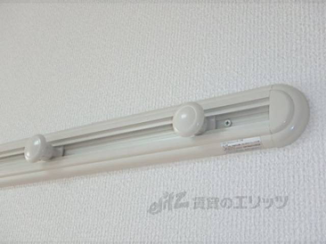 洋室　ハンガー掛け