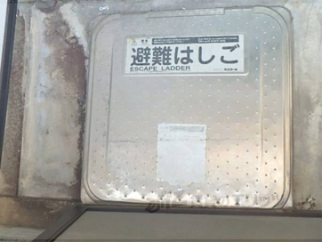 ベランダ　避難はしご