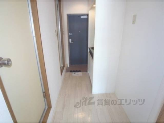 廊下　広いので棚などおけます