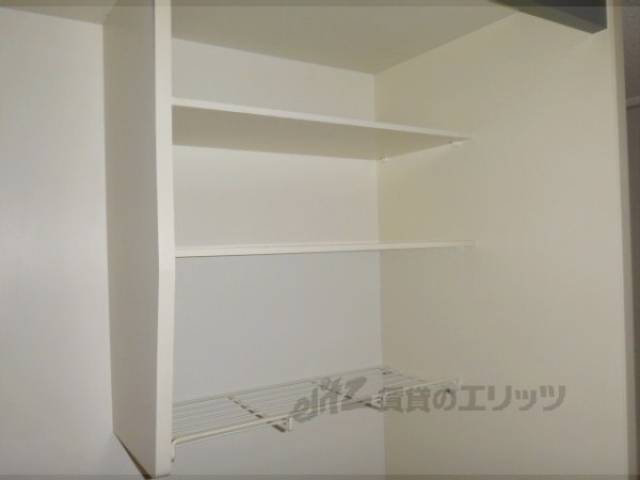 キッチン　食器棚　食器以外のスペースとしても利用可能です。