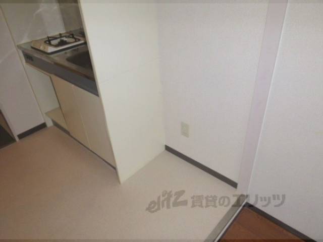 冷蔵庫置場　広々した冷蔵庫置き場です。