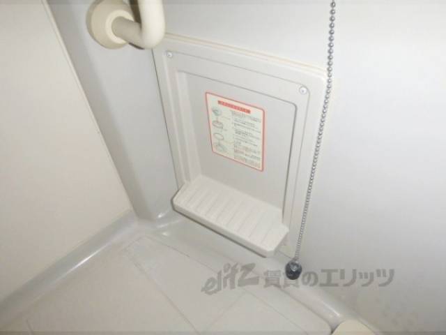 洗面道具置き　洗面道具の収納可能です。