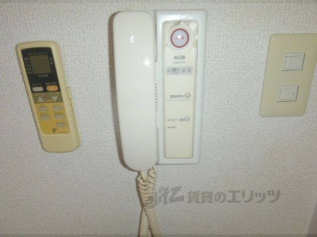 インターフォン　訪問者にはまず電話で対応できます。
