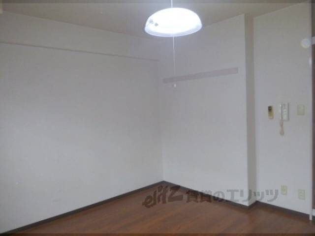 洋室　フローリングがキレイな洋室です。