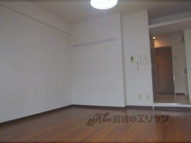 洋室　フローリングがキレイな洋室です。