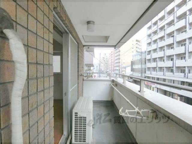 ベランダ　洗濯機置き場有