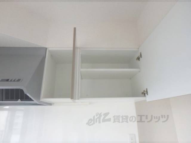 収納　キッチン上部
