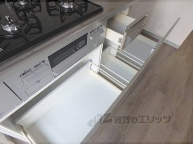 収納　キッチン下部