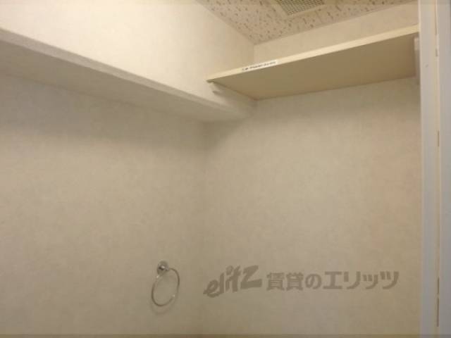 トイレ　窓
