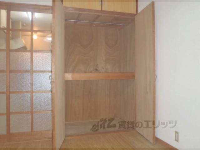 収納 両開きの大きめ収納です