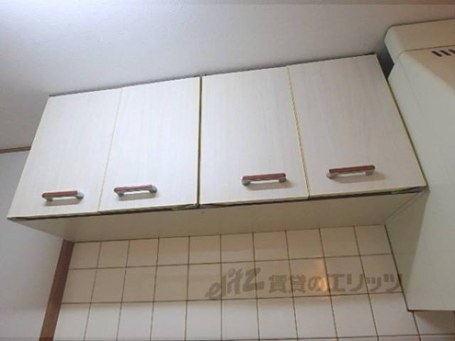 キッチン　上部の収納