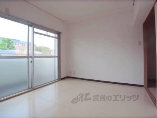 洋室　（６帖）