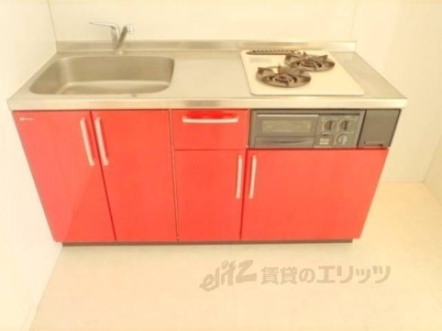 キッチン　２口ガスのグリル付きシステムキッチン