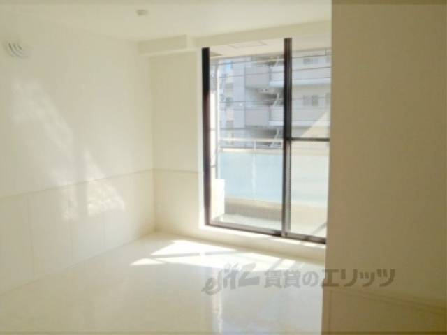 洋室　白いお部屋で明るさバッリチです