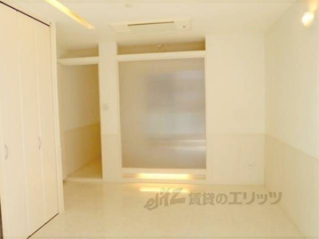 洋室　エアコンはビルドインタイプです