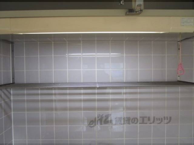 キッチン　上部物置