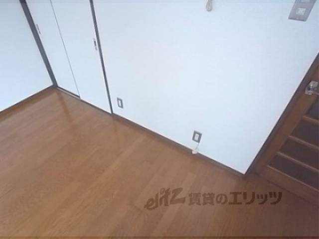コンセント　冷蔵庫は室内に置きます。