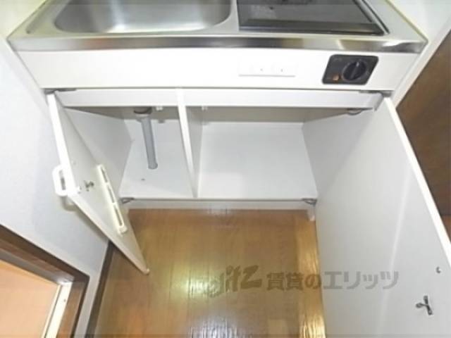 キッチン　下にも収納があります。