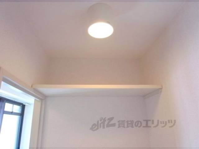 トイレ　トイレの棚